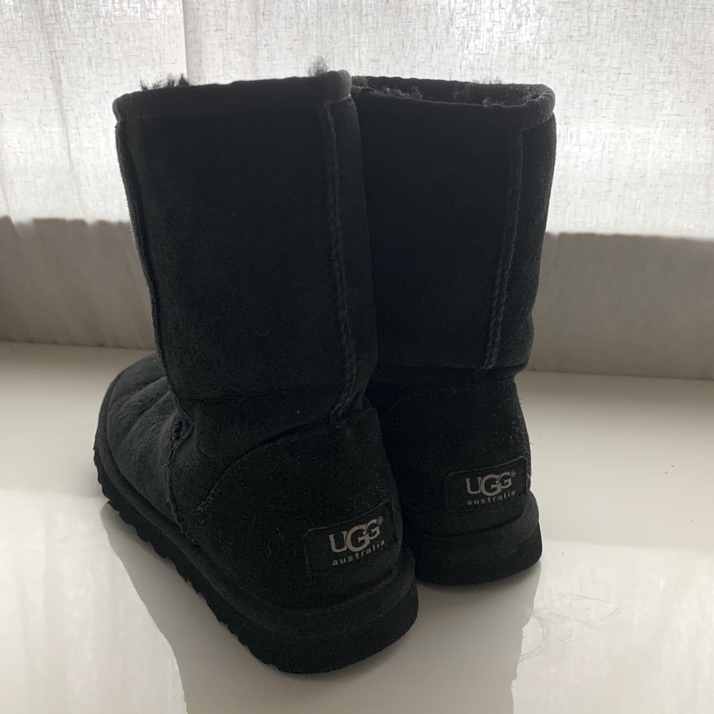 Black Ugg Classic Short Boots